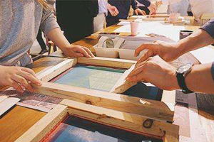 絲網(wǎng)印刷藝術(shù)玻璃工藝市場(chǎng)前景好